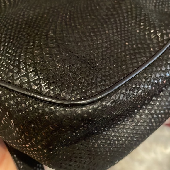 Salvatore Ferragamo Lizard Embossed Crossbody Bag - Picture 5 of 10